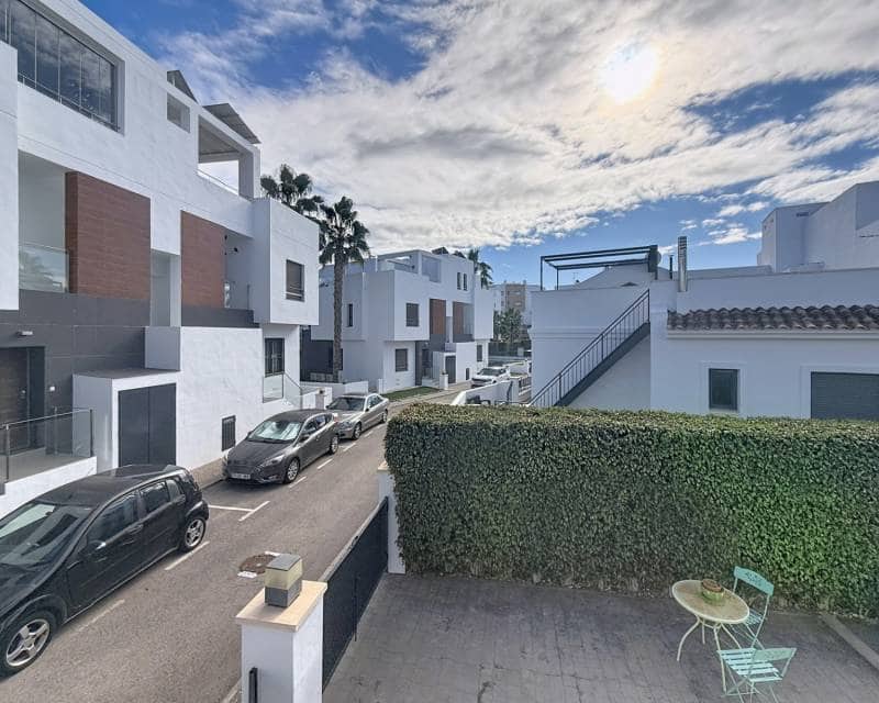 2 Zimmer Doppelhaus zu verkaufen in Villamartin mit Pool Garage - 239.995 € (Ref: 9413230)