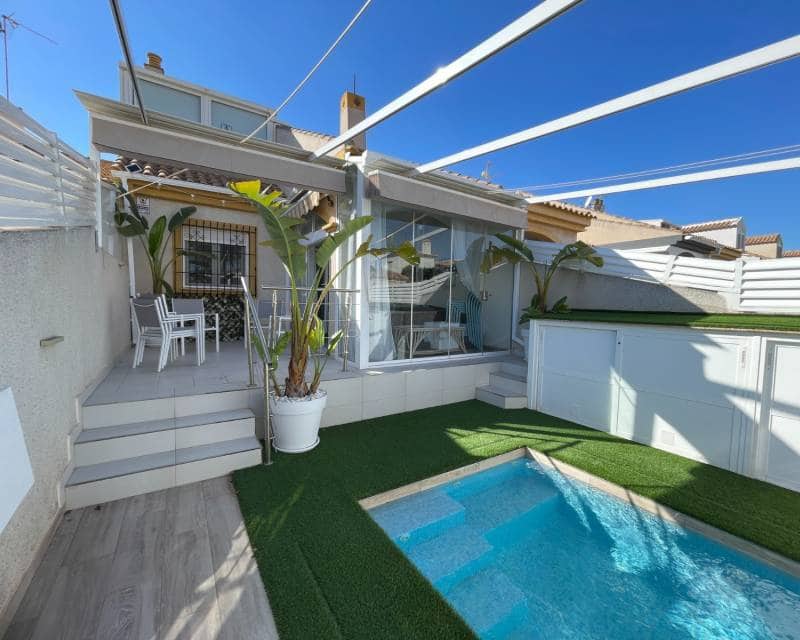 3 slaapkamer Rijtjeshuis te koop in Torre de la Horadada met zwembad - € 399.000 (Ref: 9414845)