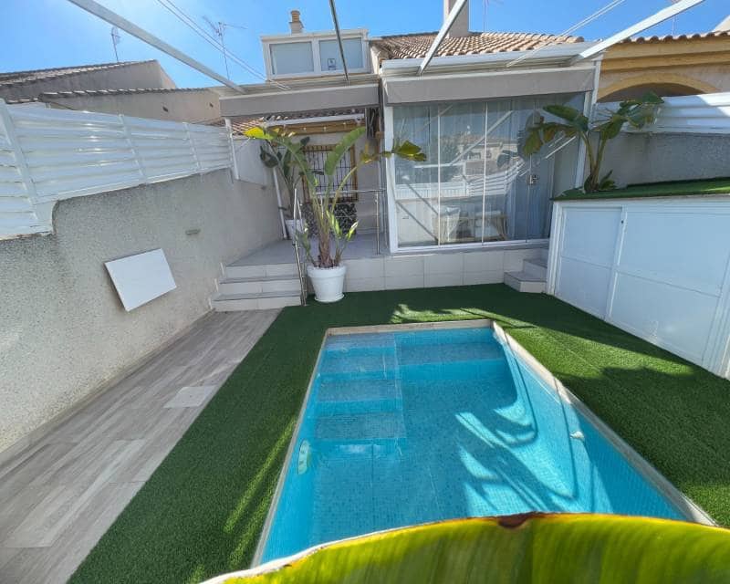 3 slaapkamer Rijtjeshuis te koop in Torre de la Horadada met zwembad - € 399.000 (Ref: 9414845)