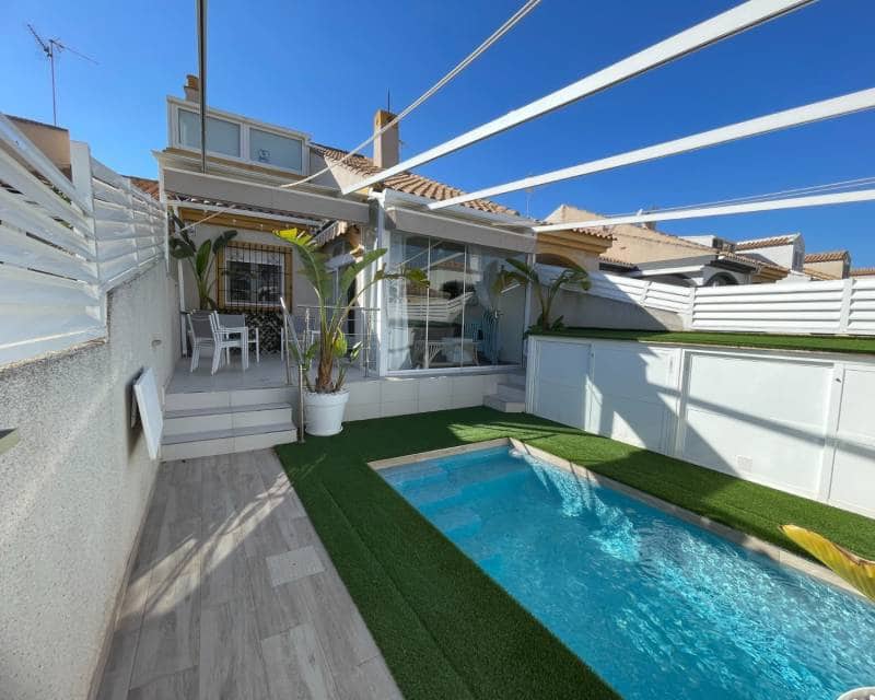 3 slaapkamer Rijtjeshuis te koop in Torre de la Horadada met zwembad - € 399.000 (Ref: 9414845)