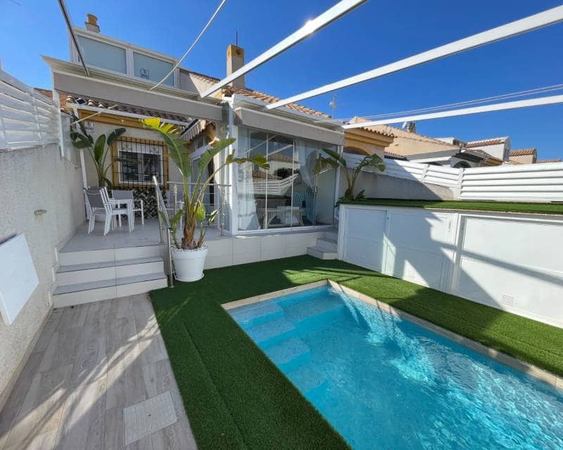 3 slaapkamer Rijtjeshuis te koop in Torre de la Horadada met zwembad - € 399.000 (Ref: 9414845)
