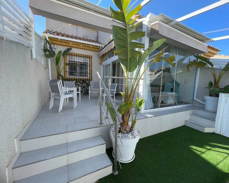 3 slaapkamer Rijtjeshuis te koop in Torre de la Horadada met zwembad - € 399.000 (Ref: 9414845)