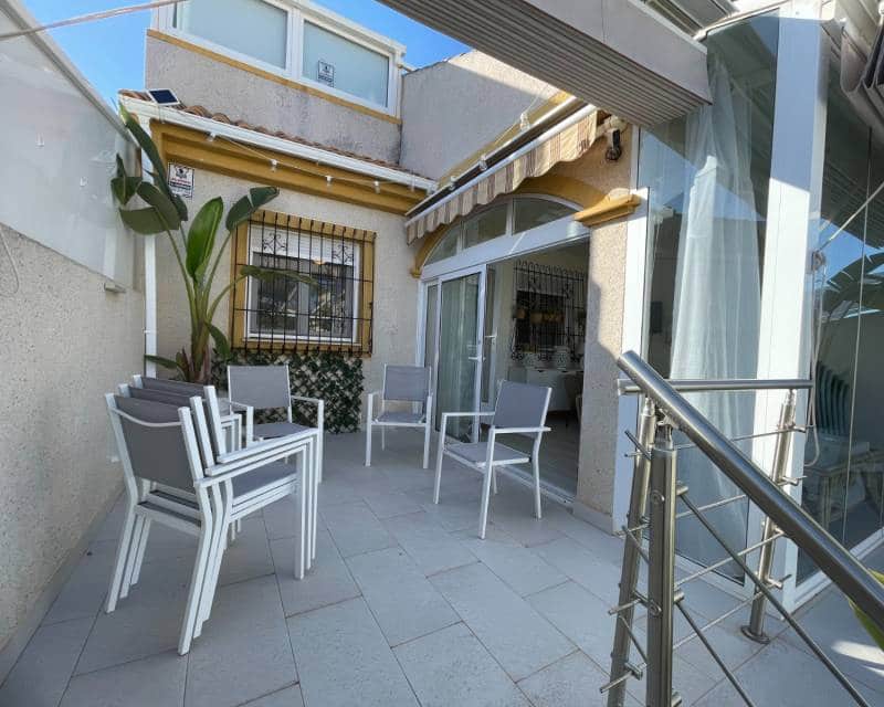 3 slaapkamer Rijtjeshuis te koop in Torre de la Horadada met zwembad - € 399.000 (Ref: 9414845)