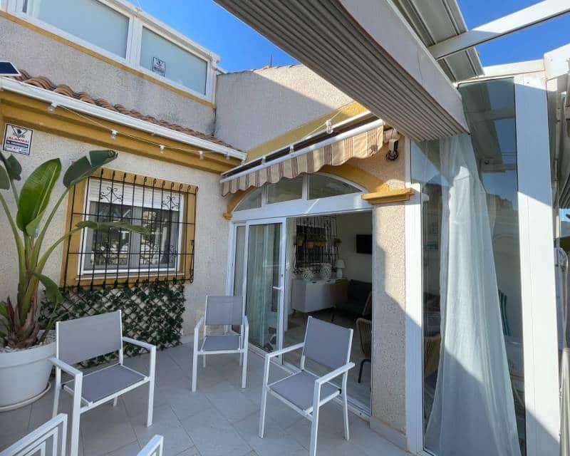 3 slaapkamer Rijtjeshuis te koop in Torre de la Horadada met zwembad - € 399.000 (Ref: 9414845)