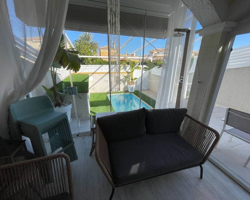 3 slaapkamer Rijtjeshuis te koop in Torre de la Horadada met zwembad - € 399.000 (Ref: 9414845)