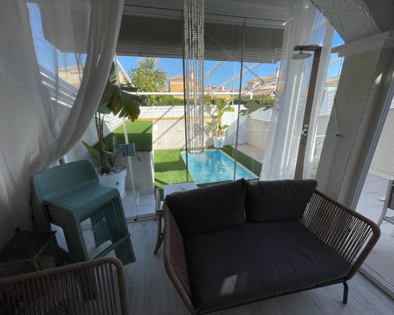 3 slaapkamer Rijtjeshuis te koop in Torre de la Horadada met zwembad - € 399.000 (Ref: 9414845)