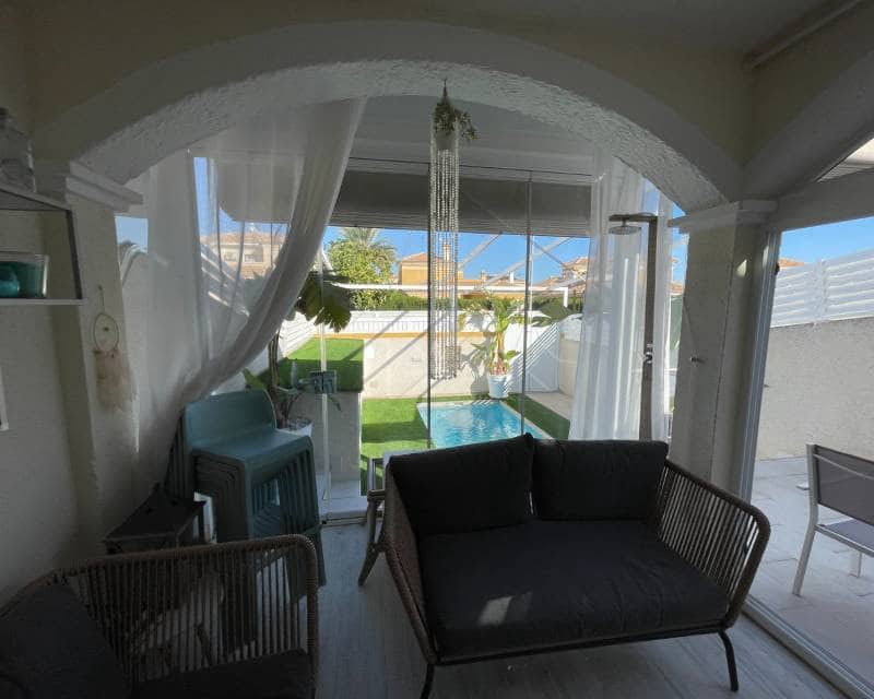 3 slaapkamer Rijtjeshuis te koop in Torre de la Horadada met zwembad - € 399.000 (Ref: 9414845)