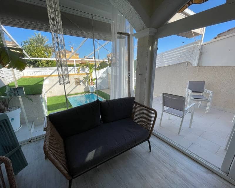 3 slaapkamer Rijtjeshuis te koop in Torre de la Horadada met zwembad - € 399.000 (Ref: 9414845)