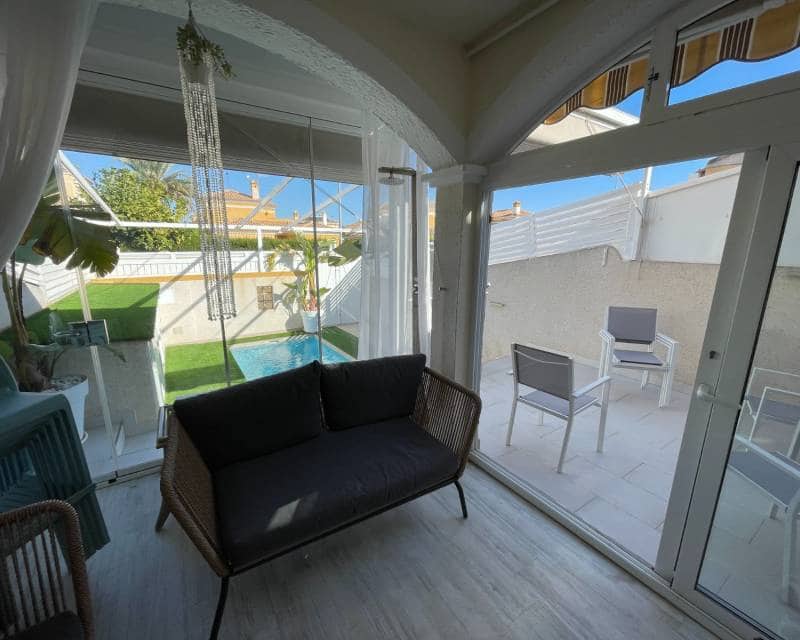 3 slaapkamer Rijtjeshuis te koop in Torre de la Horadada met zwembad - € 399.000 (Ref: 9414845)