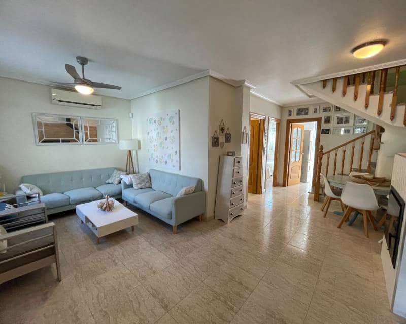 3 slaapkamer Rijtjeshuis te koop in Torre de la Horadada met zwembad - € 399.000 (Ref: 9414845)