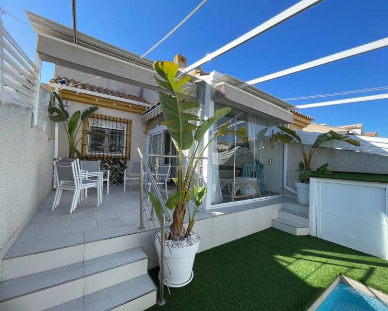 3 slaapkamer Rijtjeshuis te koop in Torre de la Horadada met zwembad - € 399.000 (Ref: 9414845)