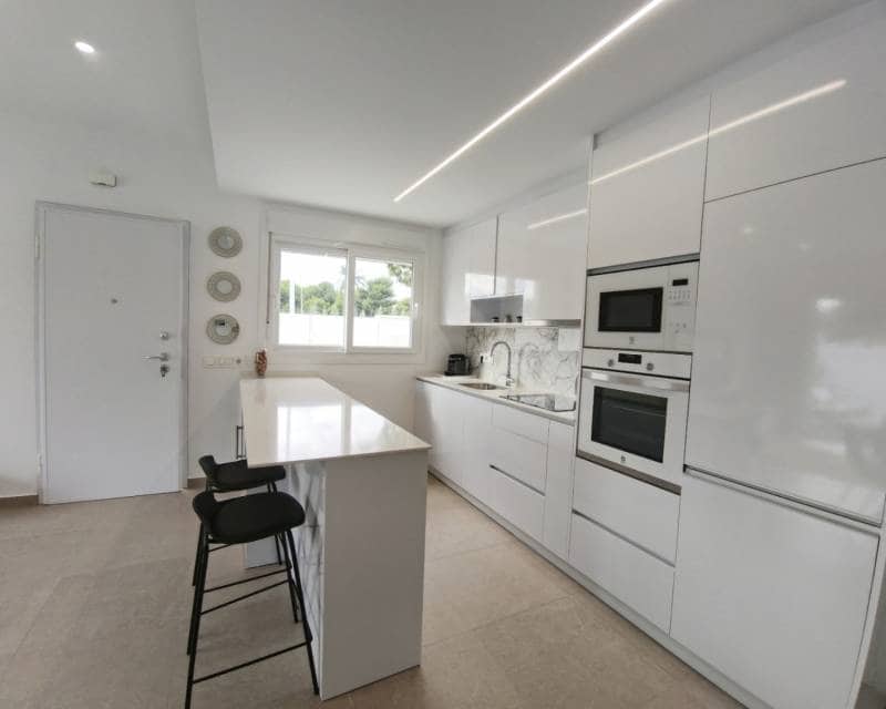 3 slaapkamer Halfvrijstaande villa te koop in San Pedro del Pinatar met zwembad garage - € 412.000 (Ref: 9426272)