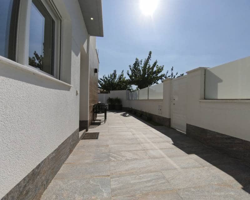 3 slaapkamer Halfvrijstaande villa te koop in San Pedro del Pinatar met zwembad garage - € 412.000 (Ref: 9426272)