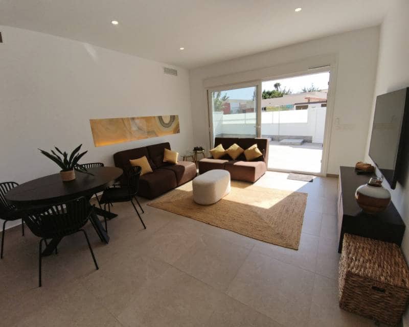 3 slaapkamer Halfvrijstaande villa te koop in San Pedro del Pinatar met zwembad garage - € 412.000 (Ref: 9426272)