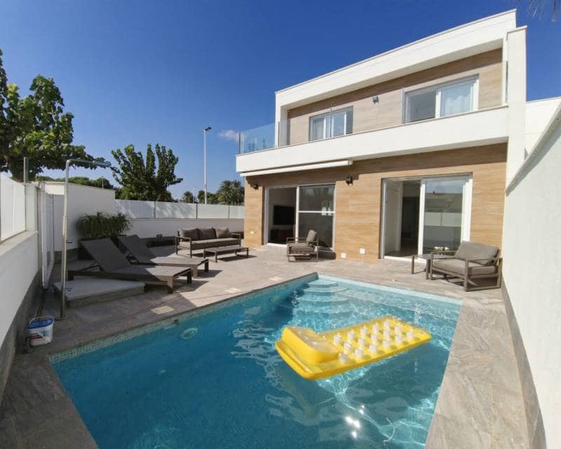 3 slaapkamer Halfvrijstaande villa te koop in San Pedro del Pinatar met zwembad garage - € 412.000 (Ref: 9426272)