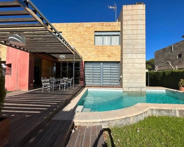 4 bedroom Villa for sale in Dehesa de Campoamor, Orihuela with pool garage - € 1,300,000 (Ref: 9428217)