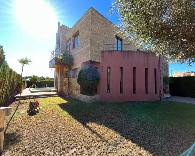 4 bedroom Villa for sale in Dehesa de Campoamor with pool garage - € 1,300,000 (Ref: 9428217)