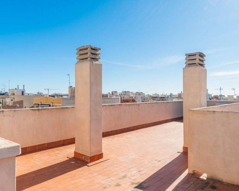 3 slaapkamer Penthouse te koop in Torrevieja - € 195.000 (Ref: 9431914)