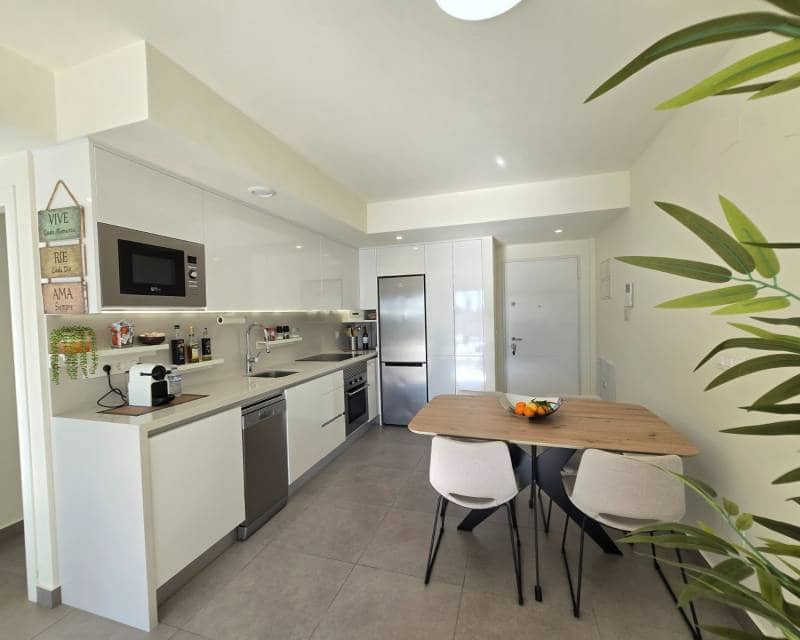 2 soveværelse Penthouse til salg i Villamartin med swimmingpool garage - € 335.000 (Ref: 9449431)