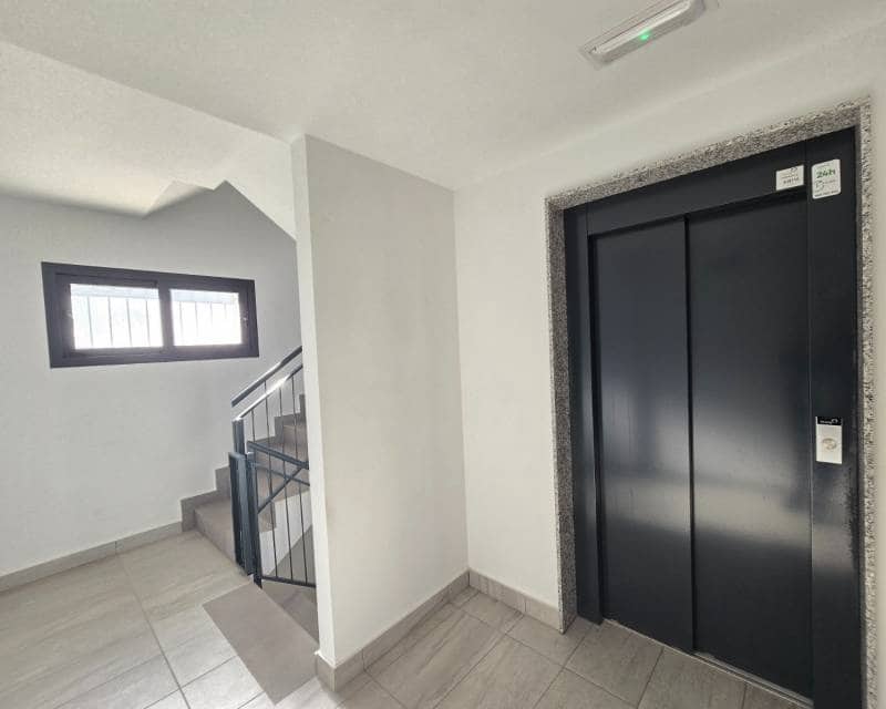 2 soveværelse Penthouse til salg i Villamartin med swimmingpool garage - € 335.000 (Ref: 9449431)