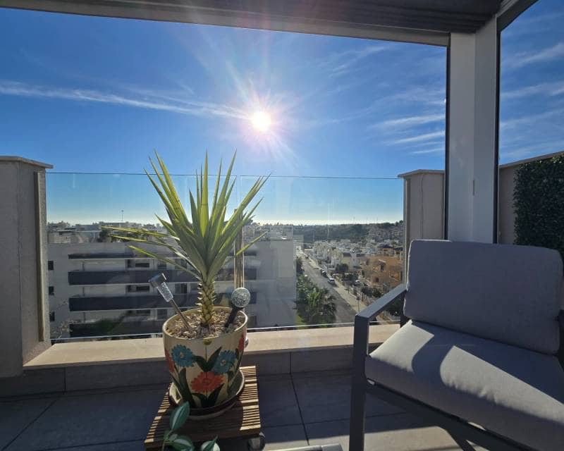 2 soveværelse Penthouse til salg i Villamartin med swimmingpool garage - € 335.000 (Ref: 9449431)