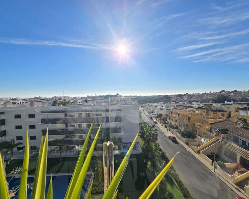 2 soveværelse Penthouse til salg i Villamartin med swimmingpool garage - € 335.000 (Ref: 9449431)