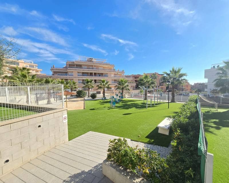 2 soveværelse Penthouse til salg i Villamartin med swimmingpool garage - € 335.000 (Ref: 9449431)