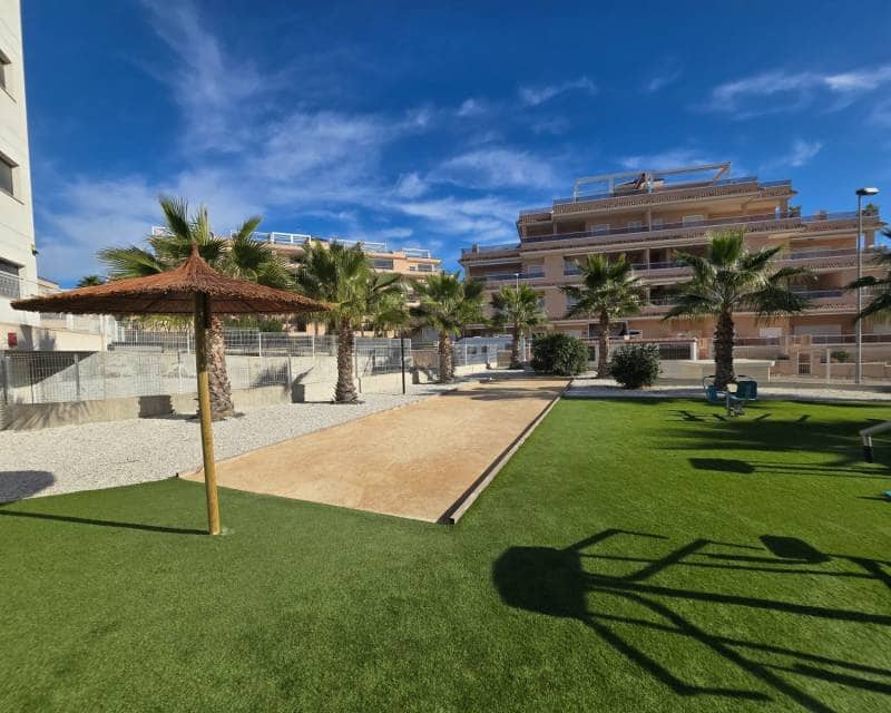2 soveværelse Penthouse til salg i Villamartin med swimmingpool garage - € 335.000 (Ref: 9449431)