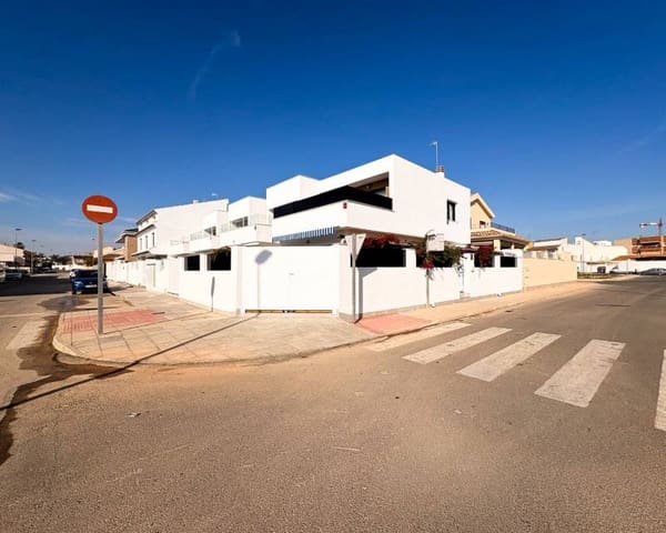 3 soveværelse Semi-Rækkehus til salg i San Pedro del Pinatar ciudad, San Pedro del Pinatar med swimmingpool - € 420.000 (Ref: 9450014)