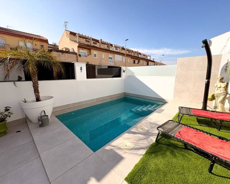 3 slaapkamer Halfvrijstaande villa te koop in San Pedro del Pinatar met zwembad - € 420.000 (Ref: 9450014)