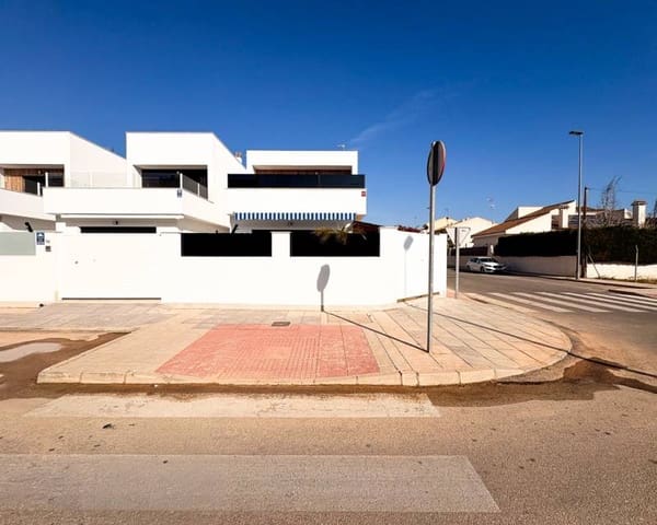 3 soveværelse Semi-Rækkehus til salg i San Pedro del Pinatar ciudad, San Pedro del Pinatar med swimmingpool - € 420.000 (Ref: 9450014)