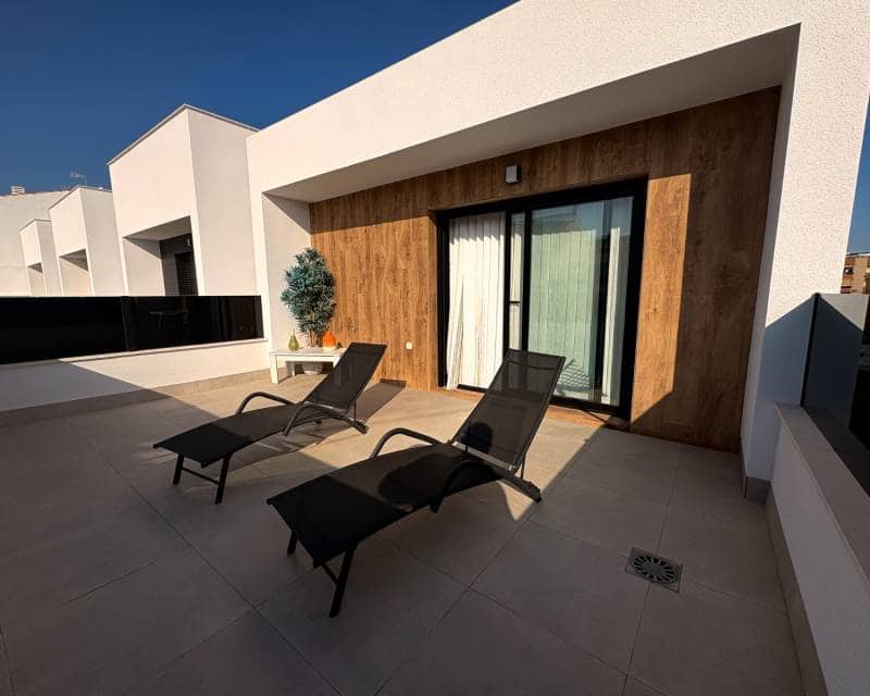 3 slaapkamer Halfvrijstaande villa te koop in San Pedro del Pinatar met zwembad - € 420.000 (Ref: 9450014)