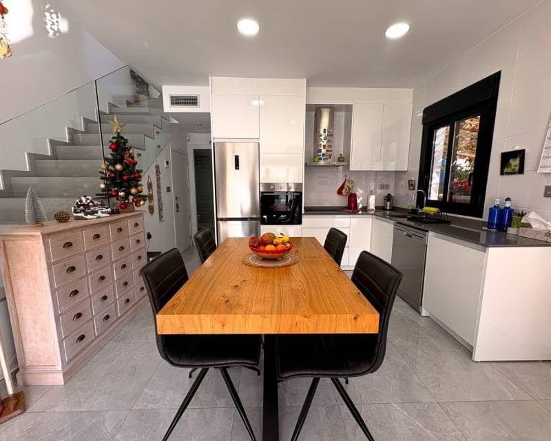 3 slaapkamer Halfvrijstaande villa te koop in San Pedro del Pinatar met zwembad - € 420.000 (Ref: 9450014)