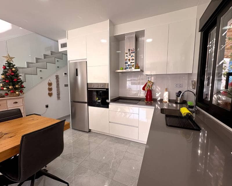 3 slaapkamer Halfvrijstaande villa te koop in San Pedro del Pinatar met zwembad - € 420.000 (Ref: 9450014)