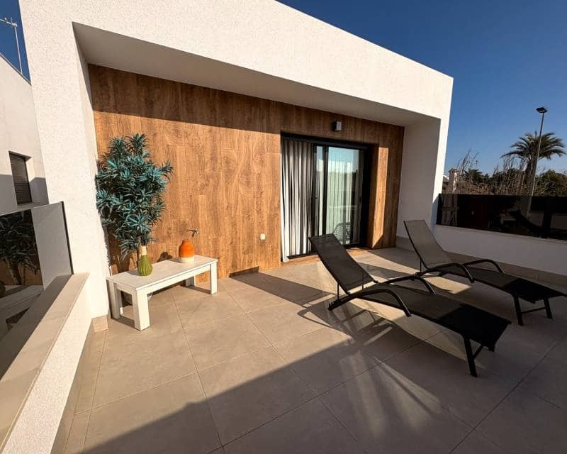 3 slaapkamer Halfvrijstaande villa te koop in San Pedro del Pinatar met zwembad - € 420.000 (Ref: 9450014)