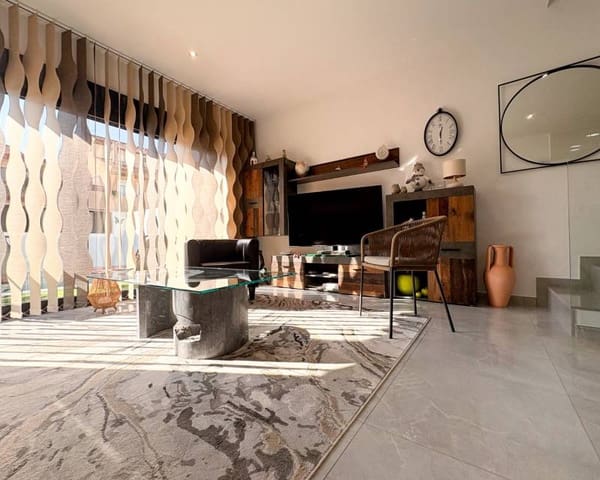 3 soveværelse Semi-Rækkehus til salg i San Pedro del Pinatar ciudad, San Pedro del Pinatar med swimmingpool - € 420.000 (Ref: 9450014)