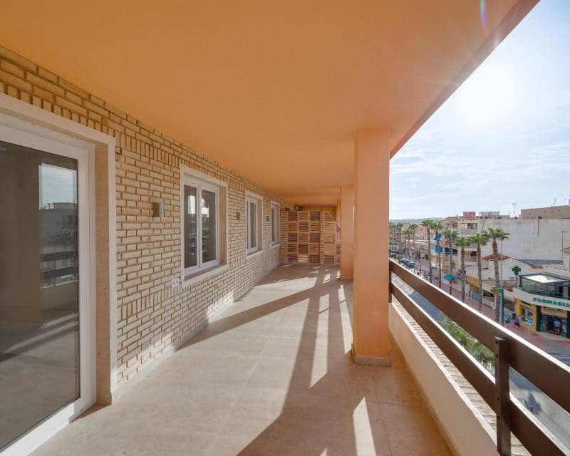 3 camera da letto Appartamento sulla Spiaggia in vendita in Torrevieja - 255.000 € (Rif: 9451442)