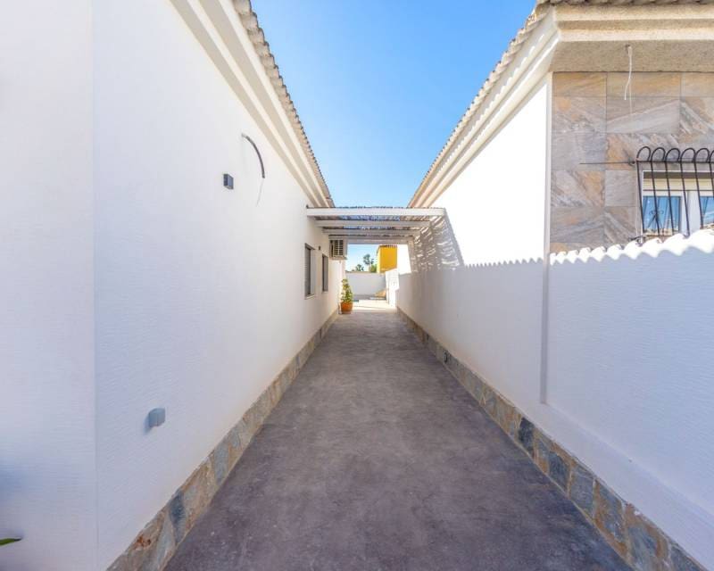 3 bedroom Villa for sale in El Chaparral with pool garage - € 499,000 (Ref: 9453675)