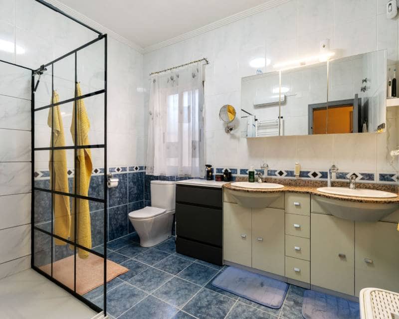 3 makuuhuone Huvila myytävänä paikassa El Chaparral mukana uima-altaan 
autotalli - 335 950 € (Ref: 9453677)