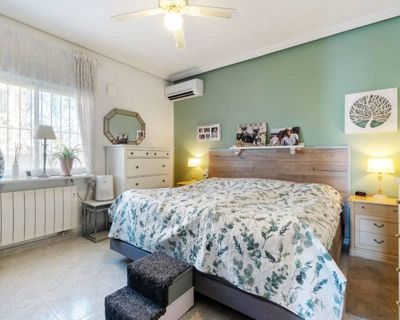 3 makuuhuone Huvila myytävänä paikassa El Chaparral mukana uima-altaan 
autotalli - 335 950 € (Ref: 9453677)