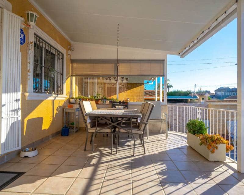 3 makuuhuone Huvila myytävänä paikassa El Chaparral mukana uima-altaan 
autotalli - 335 950 € (Ref: 9453677)