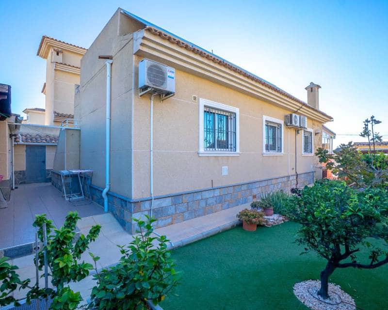 3 makuuhuone Huvila myytävänä paikassa El Chaparral mukana uima-altaan 
autotalli - 335 950 € (Ref: 9453677)