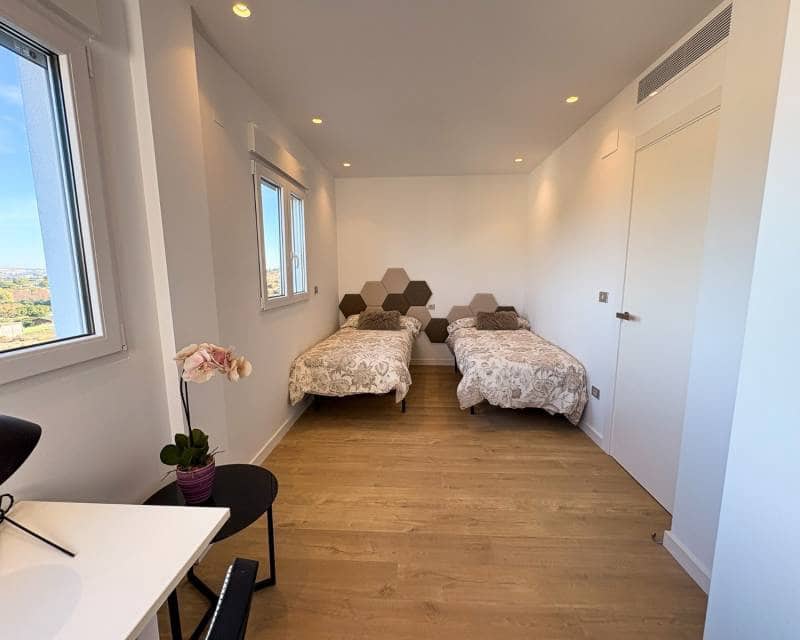 3 chambre Villa/Maison Semi-Mitoyenne à vendre à Ciudad Quesada avec piscine garage - 560 000 € (Ref: 9458415)