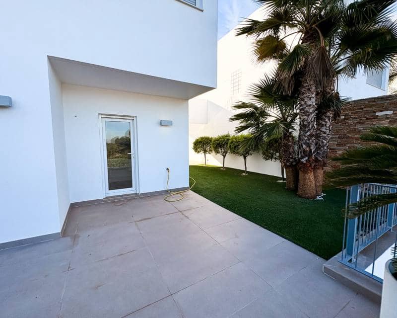 3 chambre Villa/Maison Semi-Mitoyenne à vendre à Ciudad Quesada avec piscine garage - 560 000 € (Ref: 9458415)