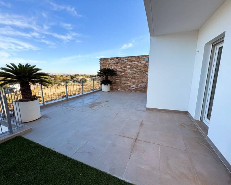 3 chambre Villa/Maison Semi-Mitoyenne à vendre à Ciudad Quesada avec piscine garage - 560 000 € (Ref: 9458415)