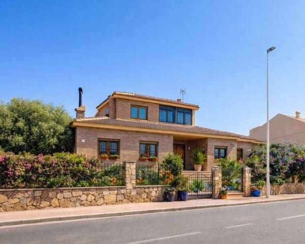 4 soveværelse Villa til salg i Los Europeos, Torrevieja med garage - € 850.000 (Ref: 9473430)