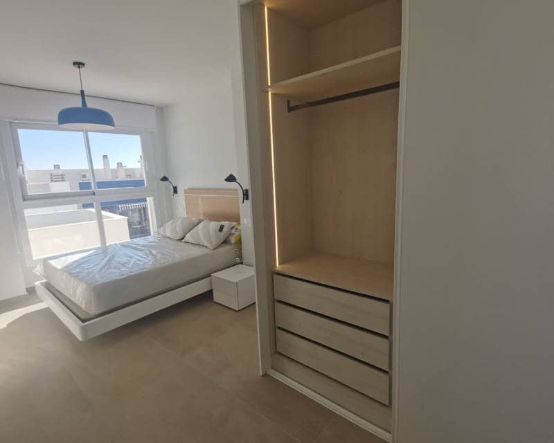 1 makuuhuone Kattohuoneisto myytävänä paikassa Torrevieja mukana uima-altaan - 425 000 € (Ref: 9483196)