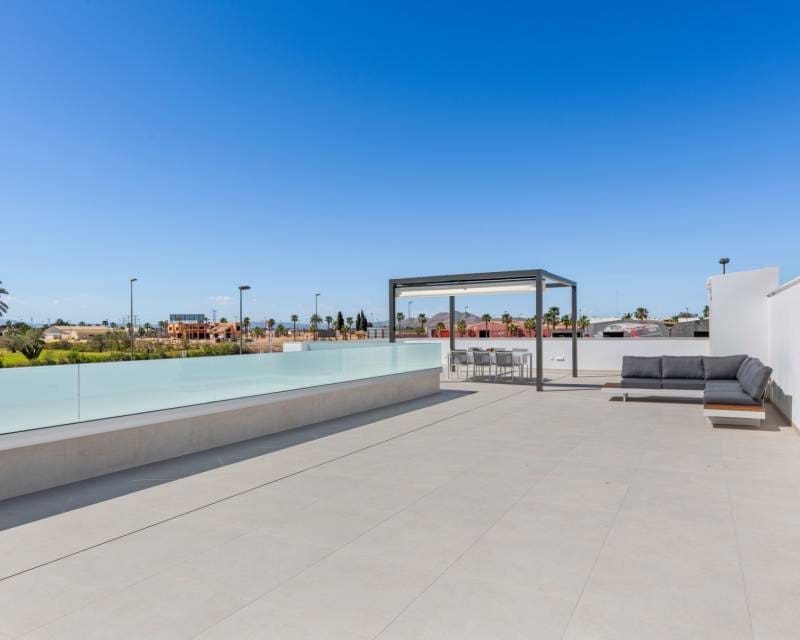 3 bedroom Villa for sale in Los Alcazares with pool - € 689,900 (Ref: 9492710)