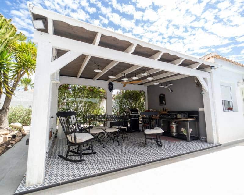 4 slaapkamer Villa te koop in Torrevieja met zwembad garage - € 495.000 (Ref: 9500498)