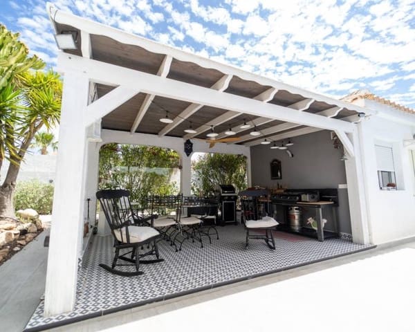 4 slaapkamer Villa te koop in El Chaparral, Torrevieja met zwembad garage - € 495.000 (Ref: 9500498)